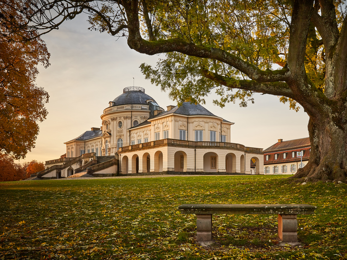 Schloss Solitude im Herbst