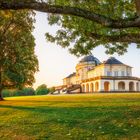 Schloss Solitude im Licht der der aufgehenenden Herbstsonne