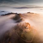 Schloss Staufenberg im Nebel