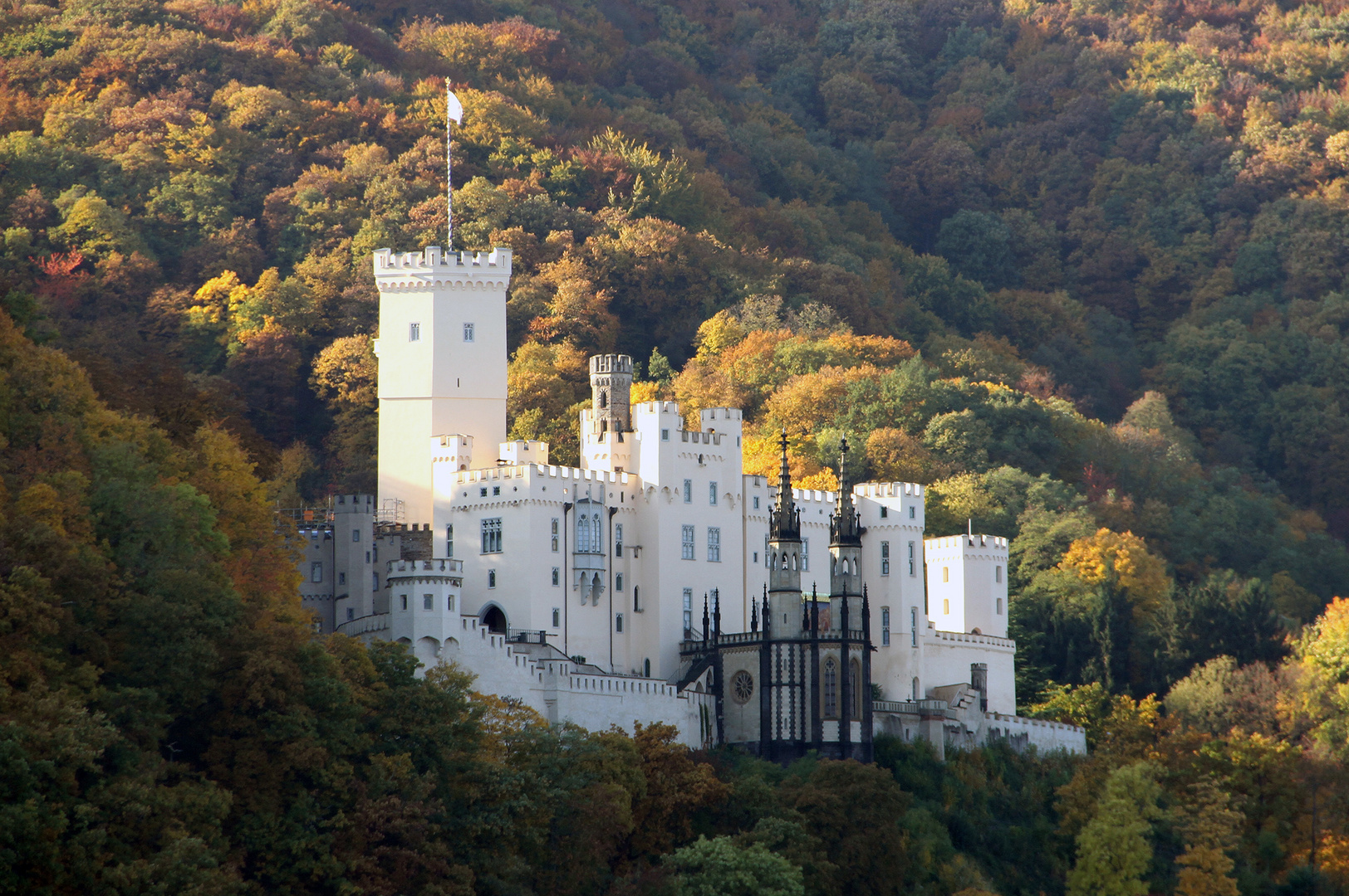 Schloss Stolzenfels im Herbstgewand