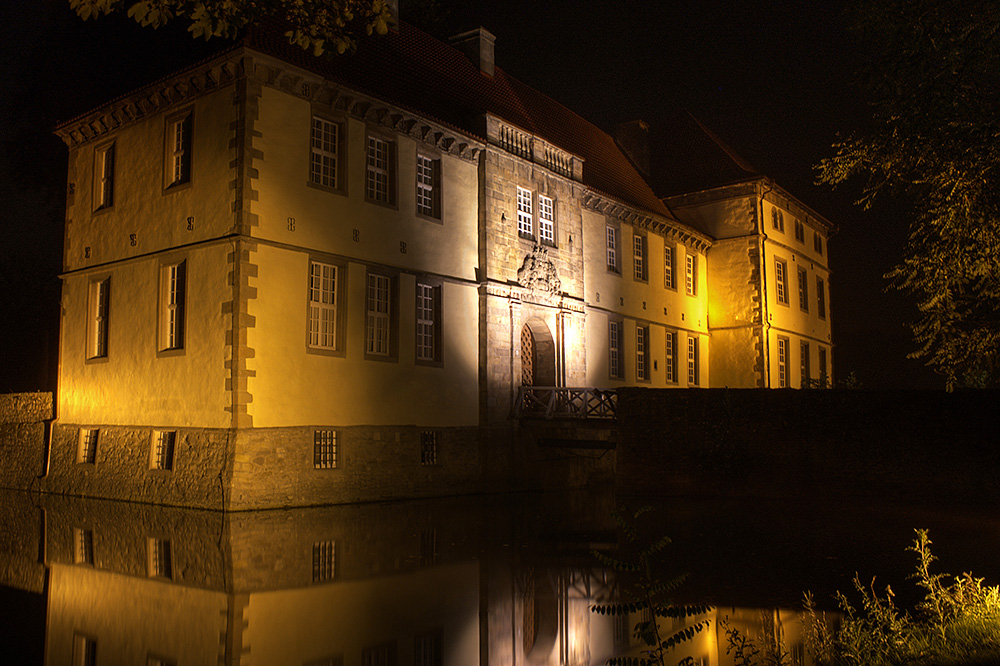 Schloss Strünkede bei Nacht, Herne (Linksansicht)