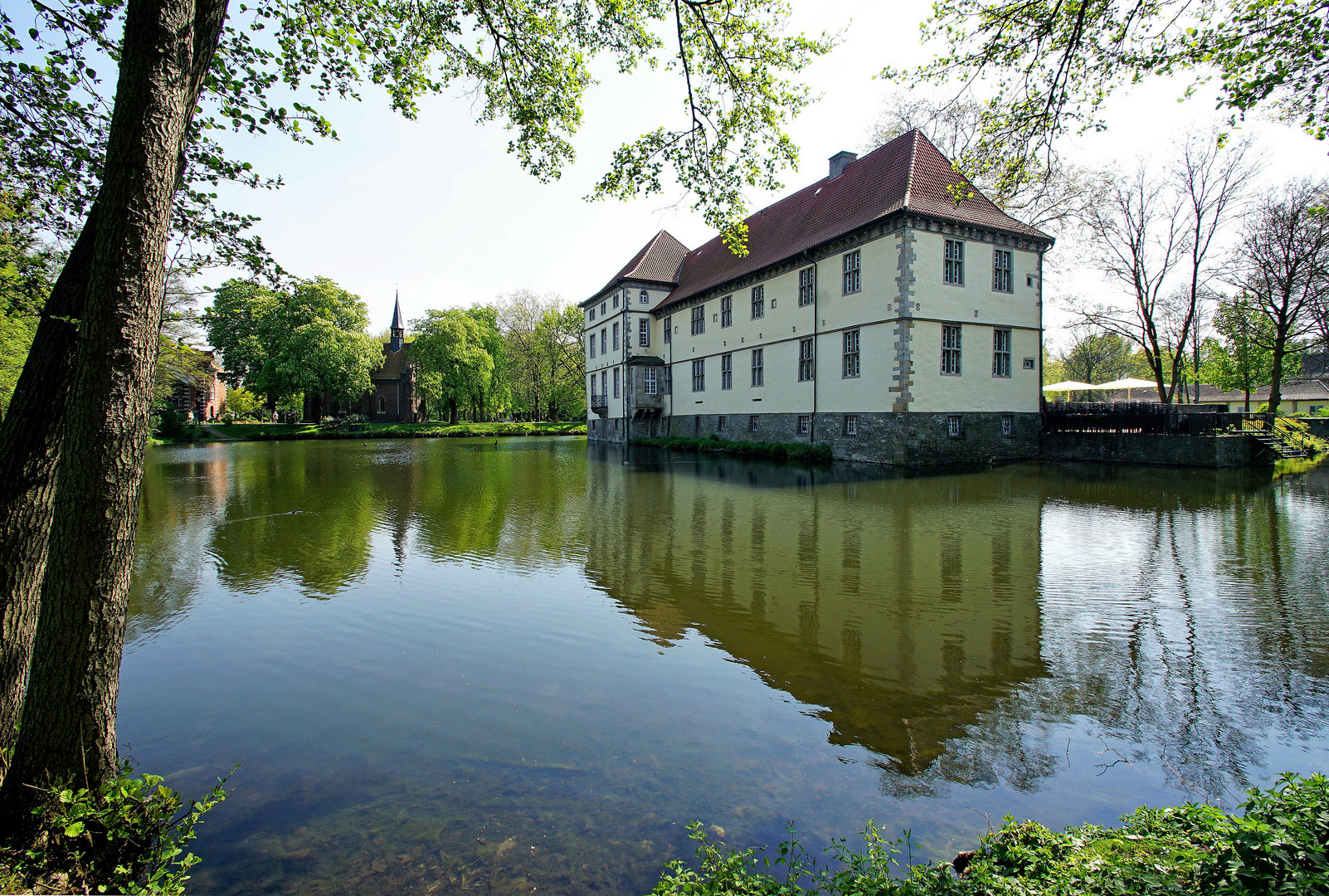 Schloss Strünkede mit Schloßkapelle...