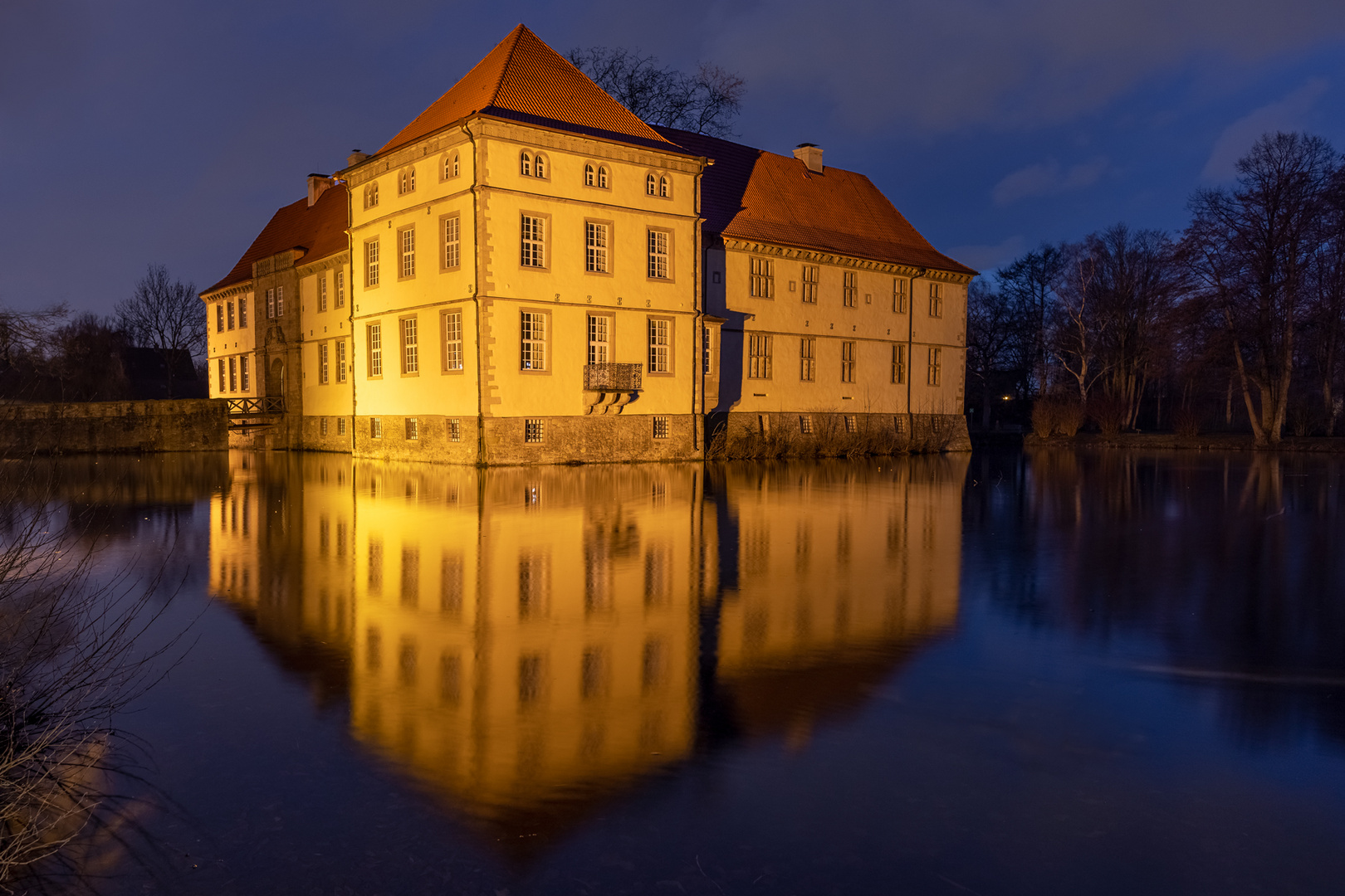 Schloß Strünkede zur blauen Stunde