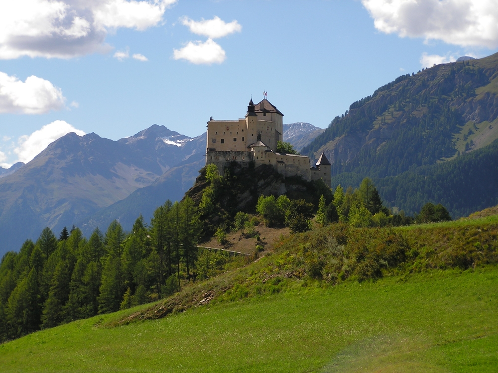 Schloss Tarasp im Unterengadin