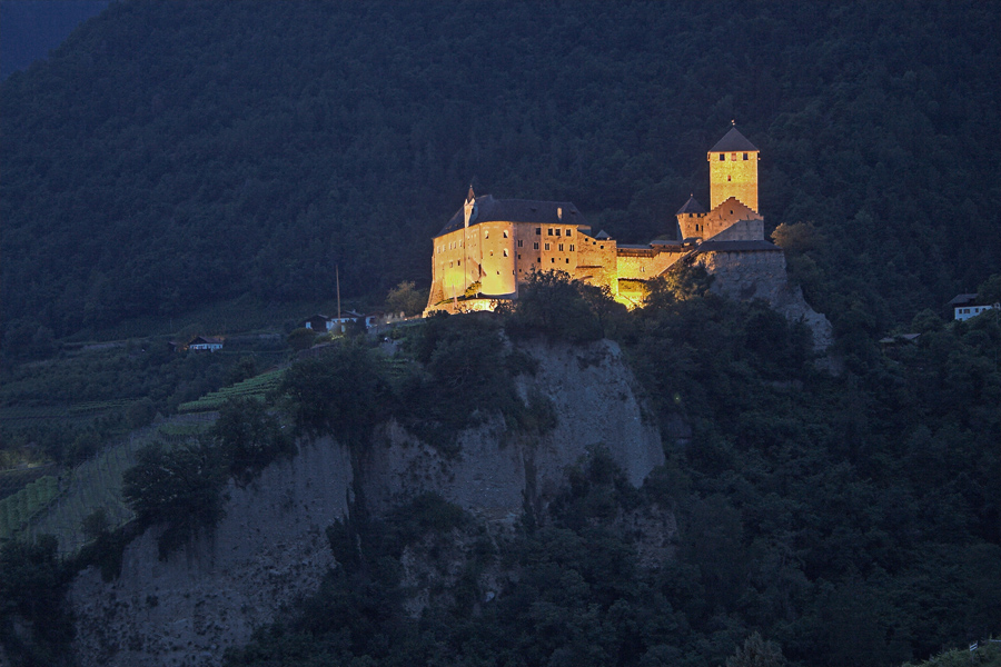 Schloss Tirol bei Nacht