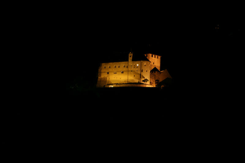 Schloss Tirol bei Nacht