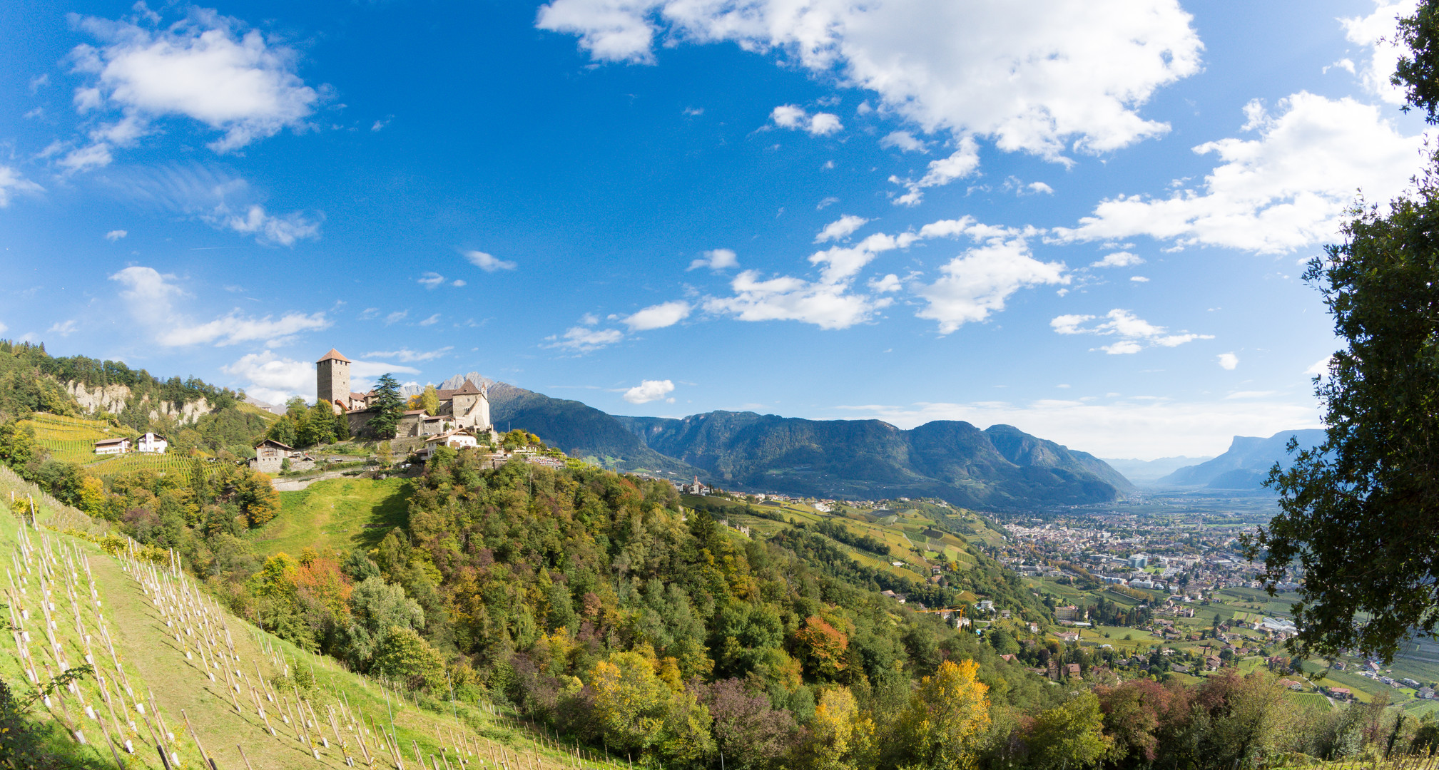 Schloß Tirol im Herbst