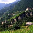 Schloss Tirol im Mittagslicht