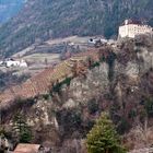 SCHLOSS TIROL MIT BRUNNENBURG BEI MERAN