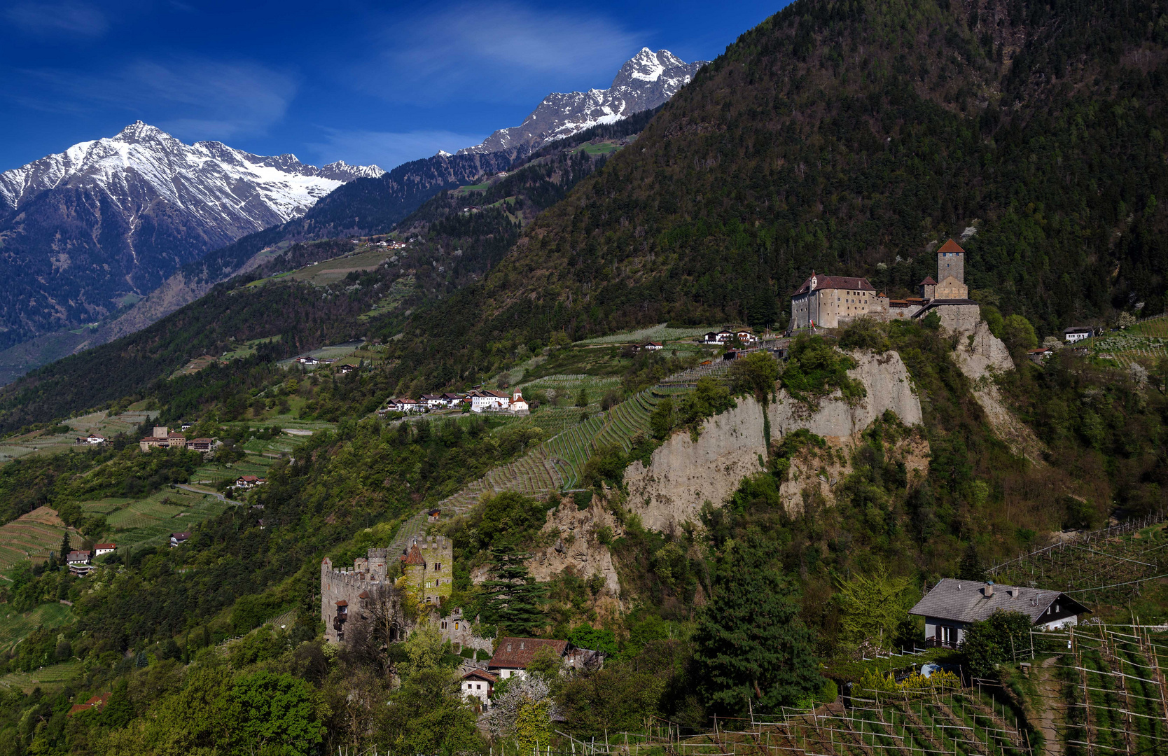 Schloss Tirol und die Brunnenburg