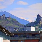 Schloss Tourbillon  links und Basilique de Valère rechts