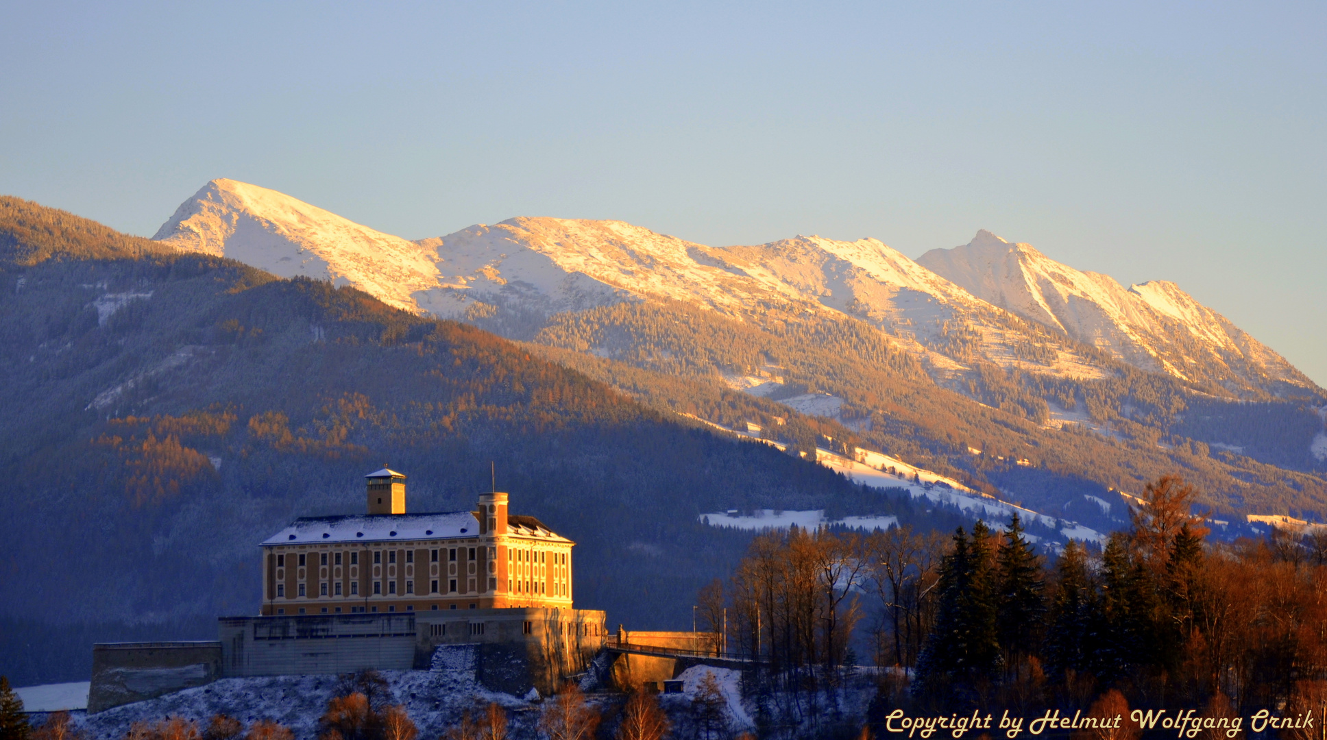 Schloss Trautenfels im Sonnenuntergang