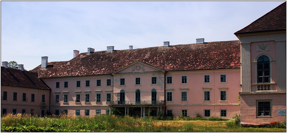 ... Schloss Trautmannsdorf ....