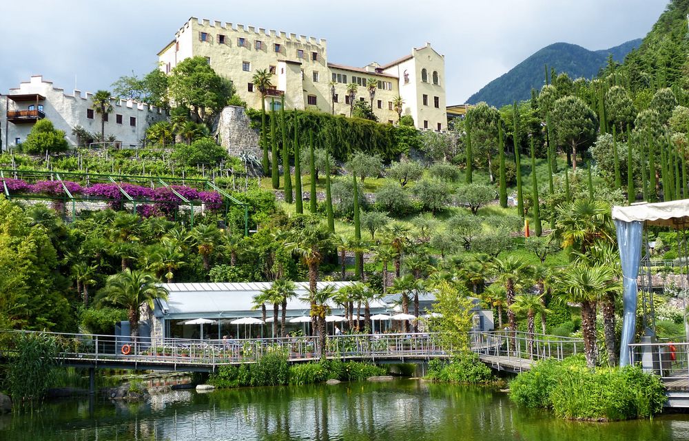 SCHLOSS TRAUTMANSDORFF MERAN Foto & Bild landschaft