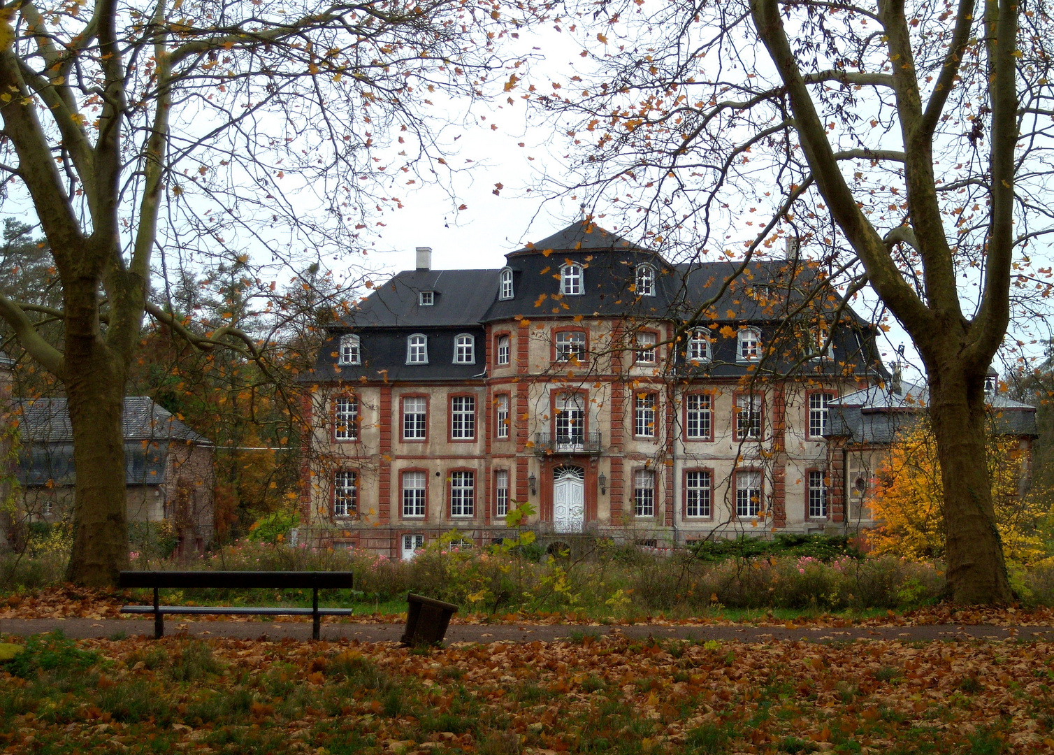 Schloss Türnich im Herbst 2010