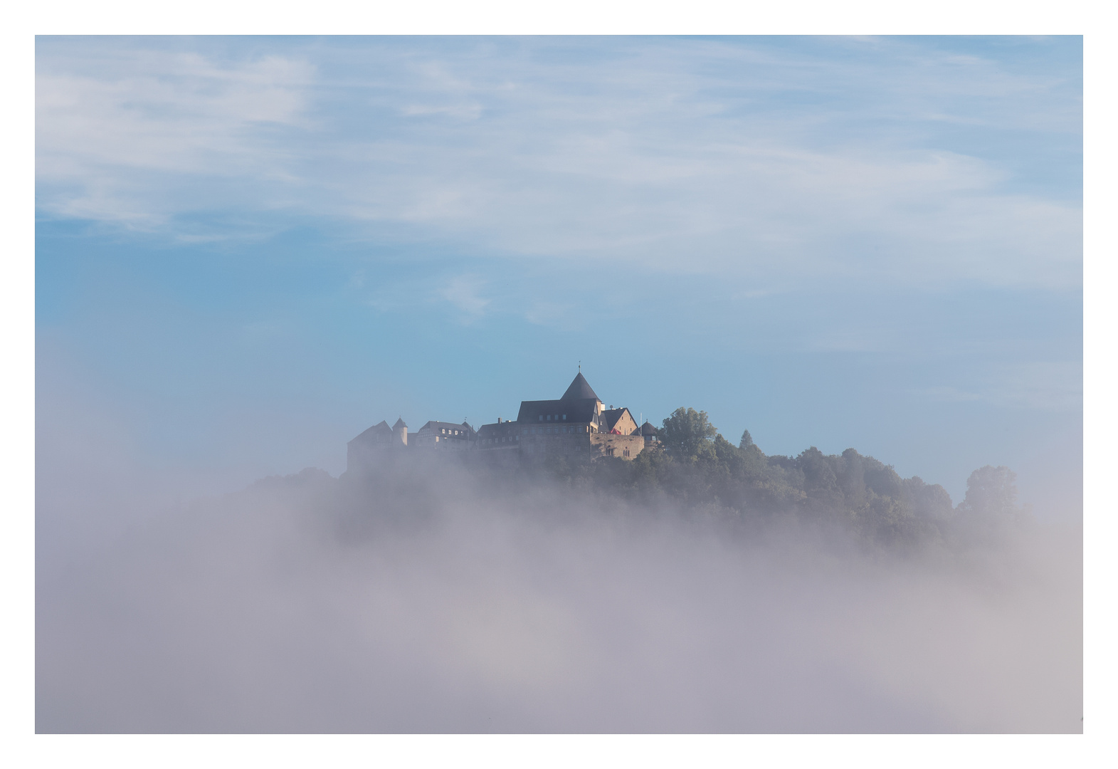 Schloss über den Wolken