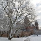 Schloss und Bäume im Schnee