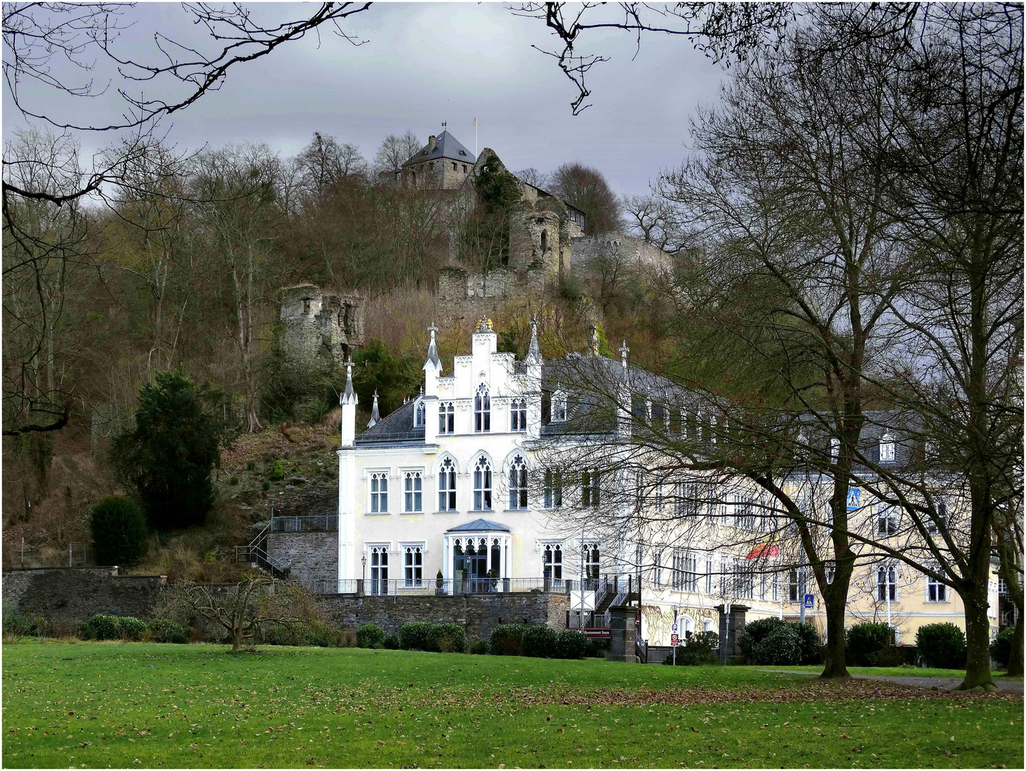 Schloss und Burg Sayn in Bendorf-Sayn / Rhein