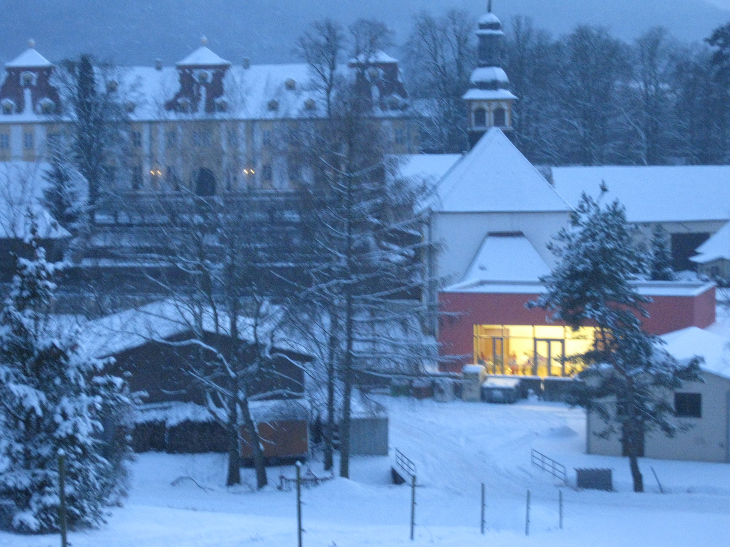 Schloss und Kirche Oberschwappach im Schnee