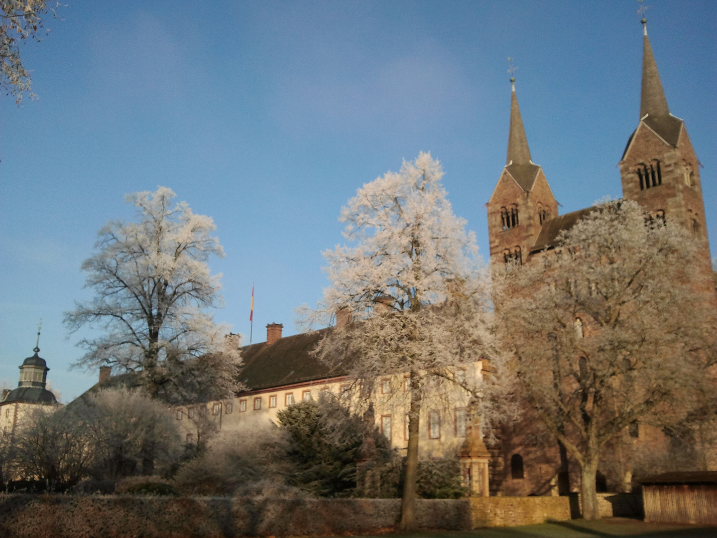 Schloß und Kloster Corvey mit Westwerk im Winter