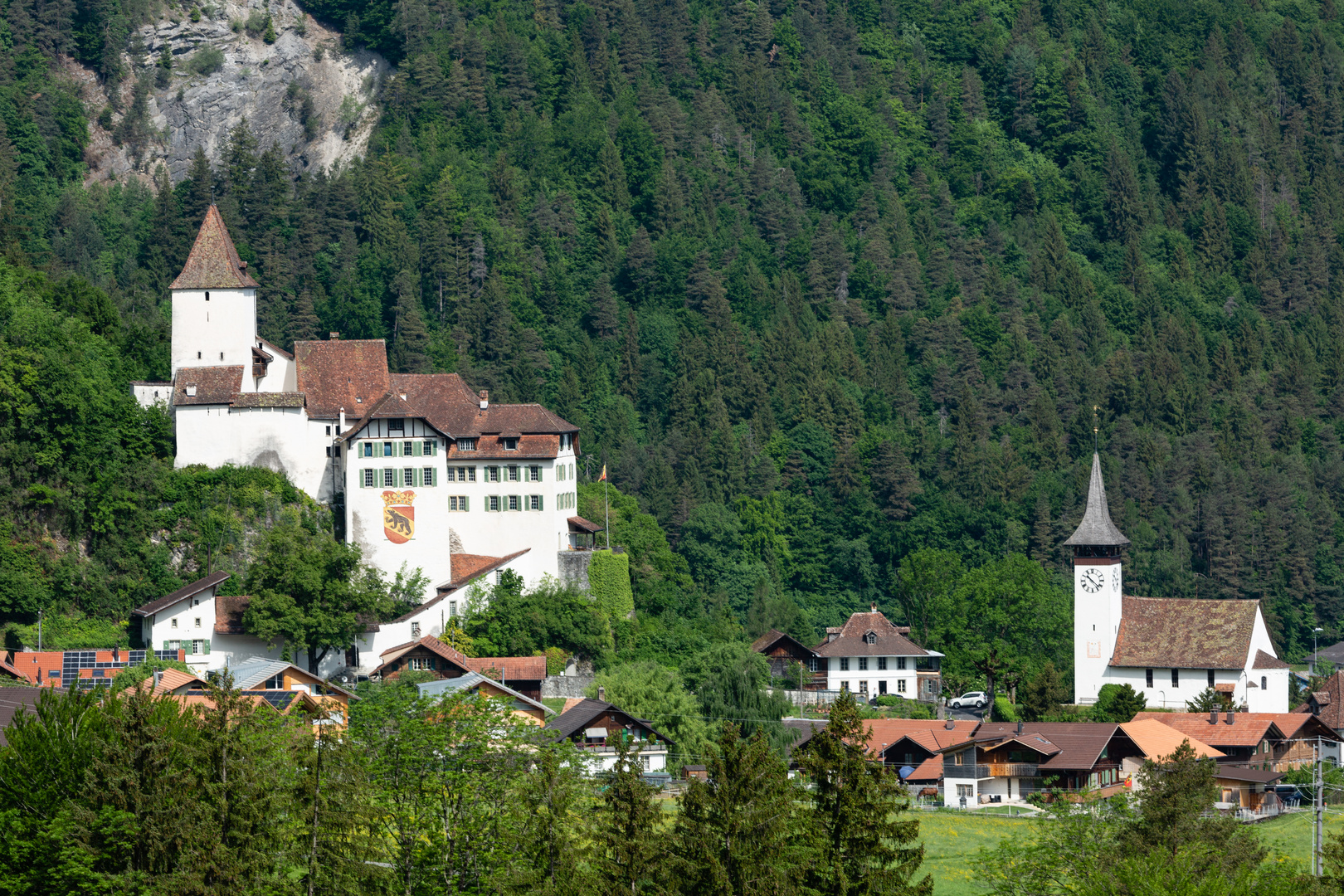 Schloss und romanische Kirche Wimmis