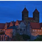 Schloss und Stiftskirche St. Servatii zur blauen Stunde