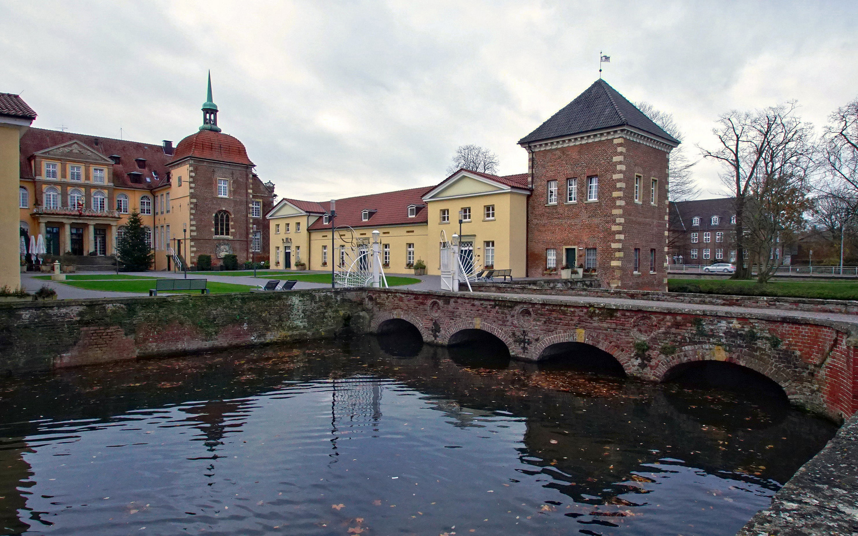 Schloss Velen am frühen Nachmittag.