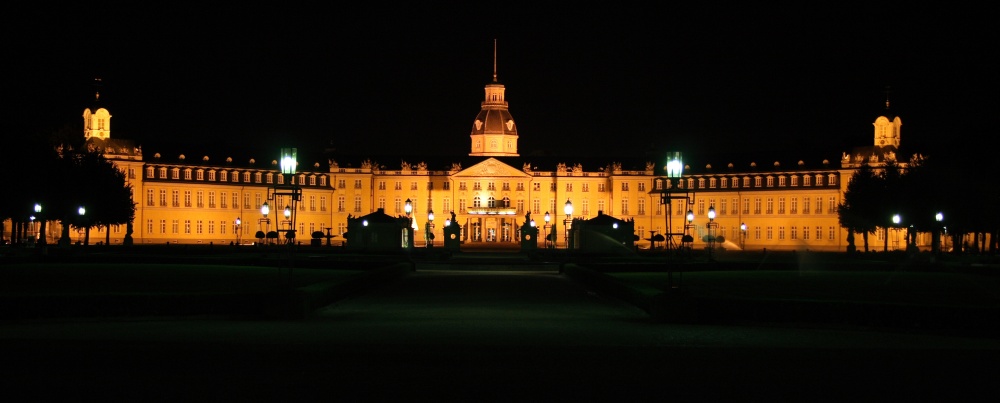 Schloss von Karlsruhe bei Nacht