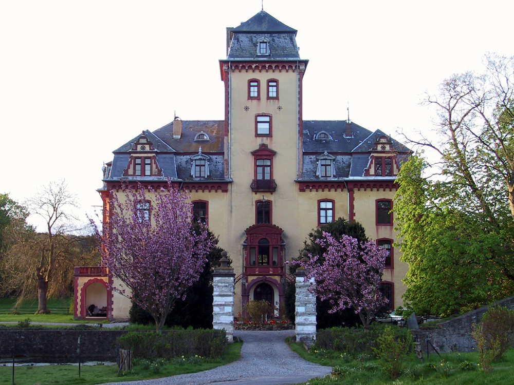 Schloß Wachendorf am frühen Morgen des 1. Mai 2008