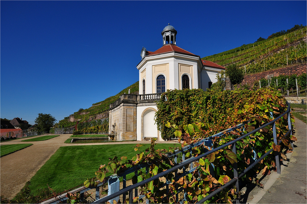 Schloss Wackerbath..........., (das Belvedere im Herbstkleid)