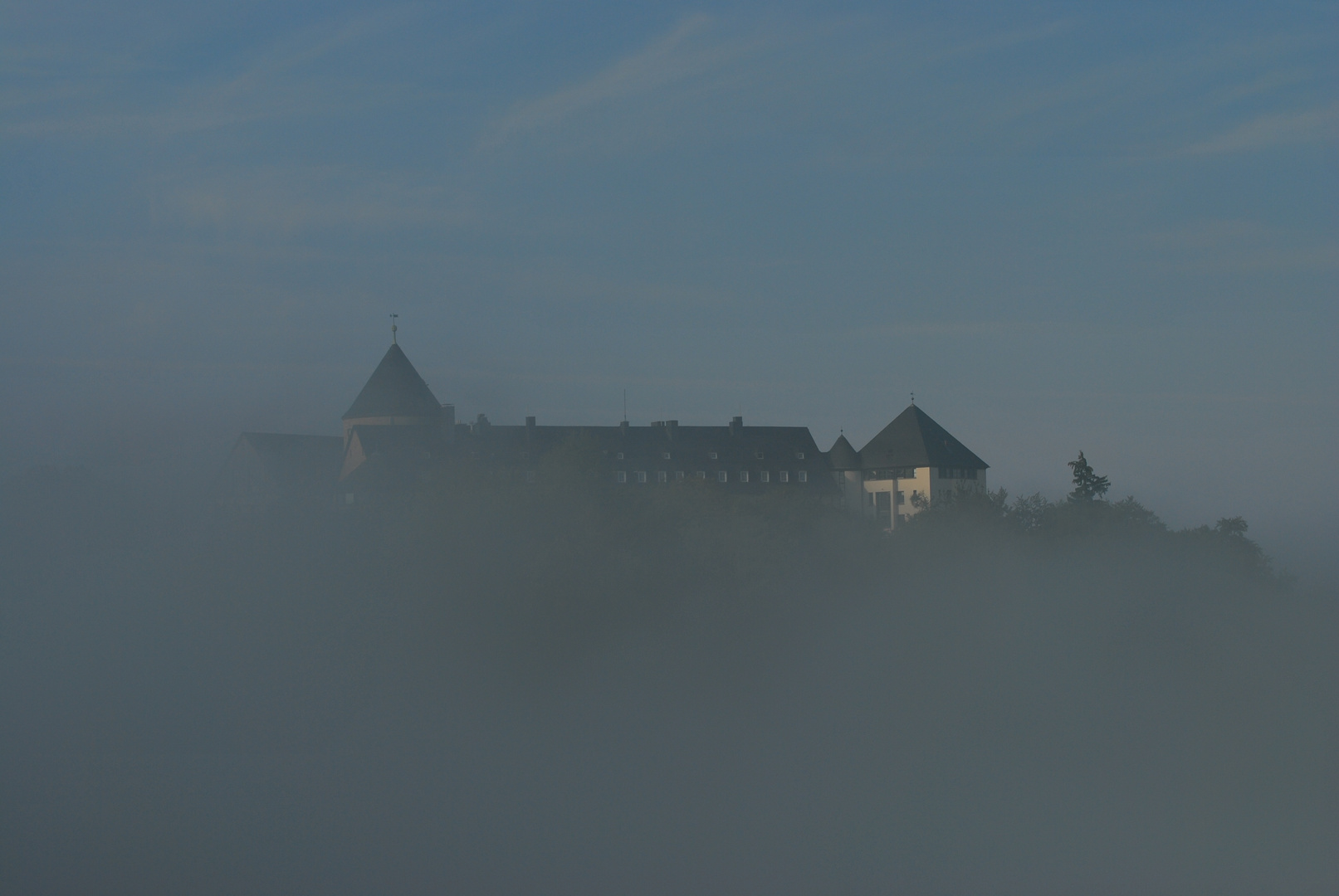 Schloss Waldeck im Nebel