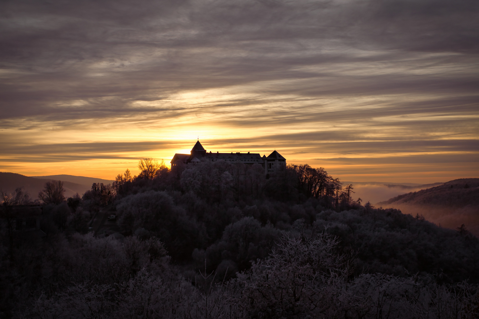 Schloss Waldeck in der goldenen Stunde.