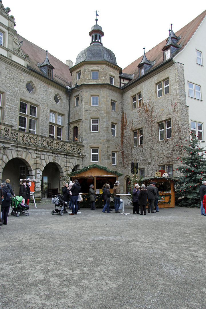 Schloss Weickersheim Innenhof Weinachtsmarkt