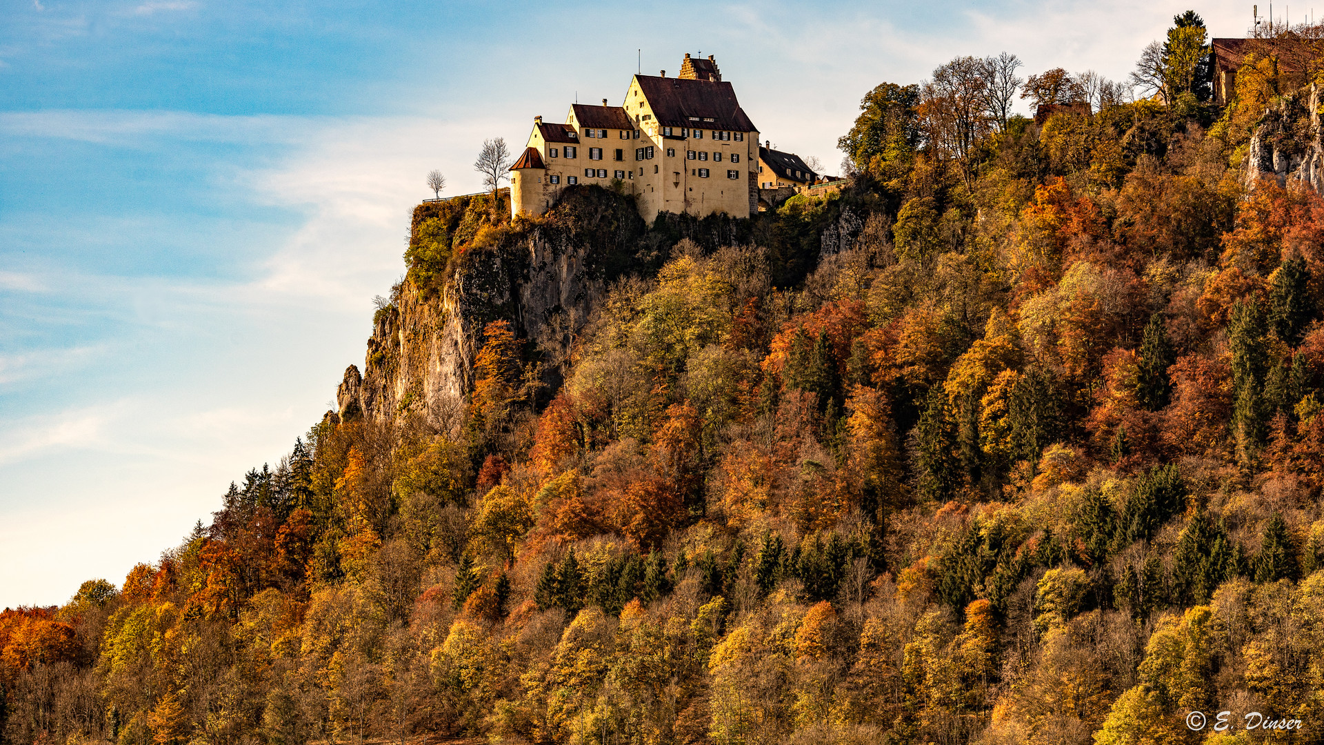 Schloss Werenwag im Herbstkleid 