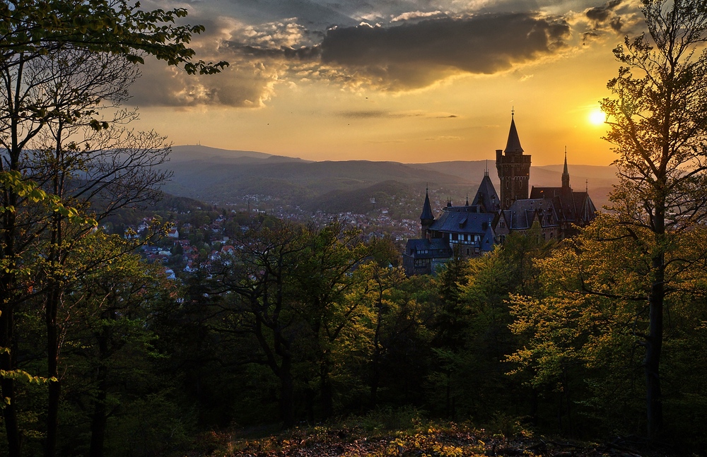 Schloss Wernigerode mit Blick zum Brocken