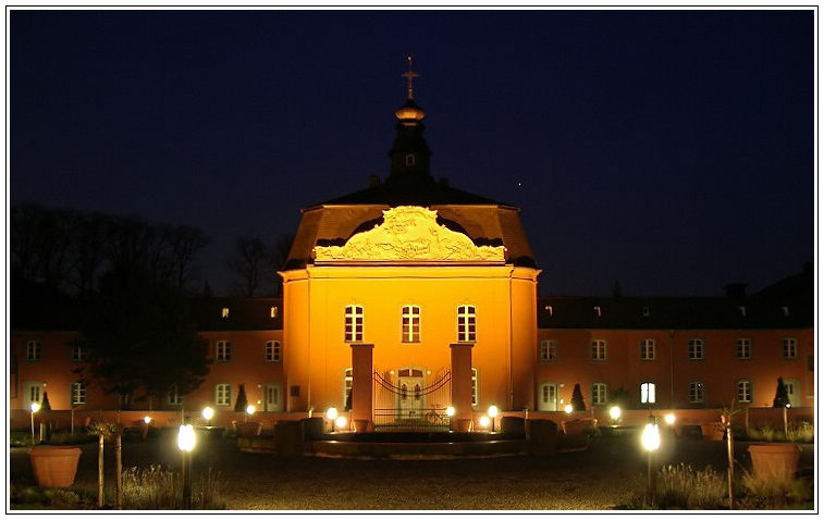 Schloß Wickrath bei Nacht