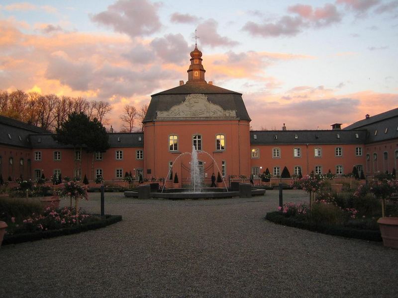 Schloß Wickrath in Himmelsfarben