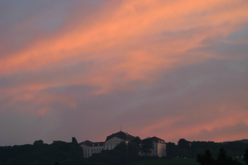 Schloss Wilhelminenberg bei Sonnenaufgang