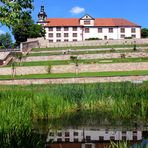 Schloss Wilhelmsburg gespiegelt