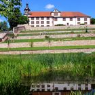 Schloss Wilhelmsburg gespiegelt