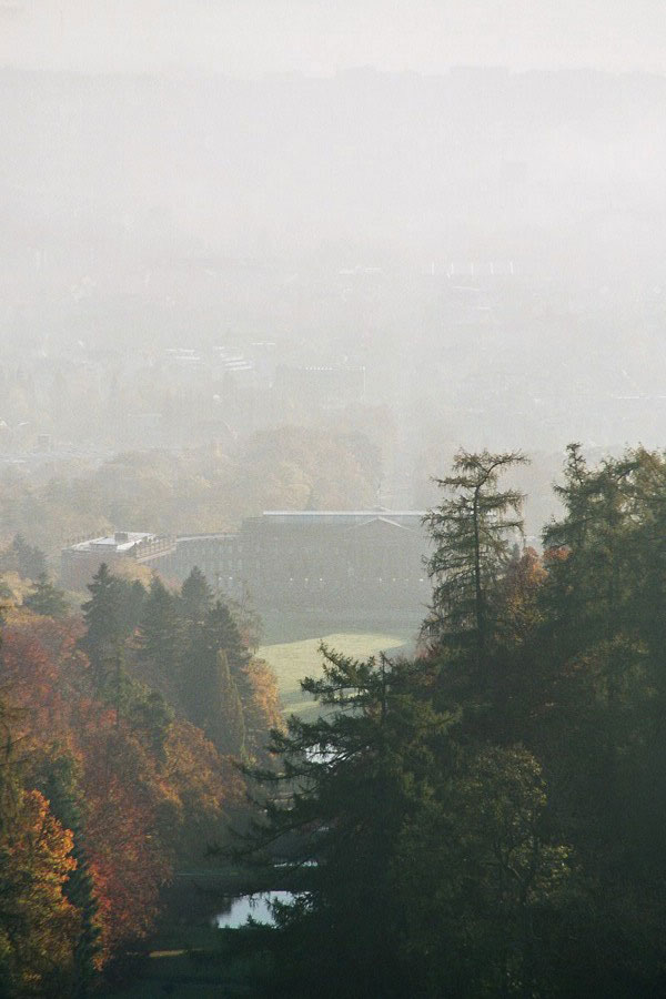 Schloss Wilhelmshöhe im Morgennebel