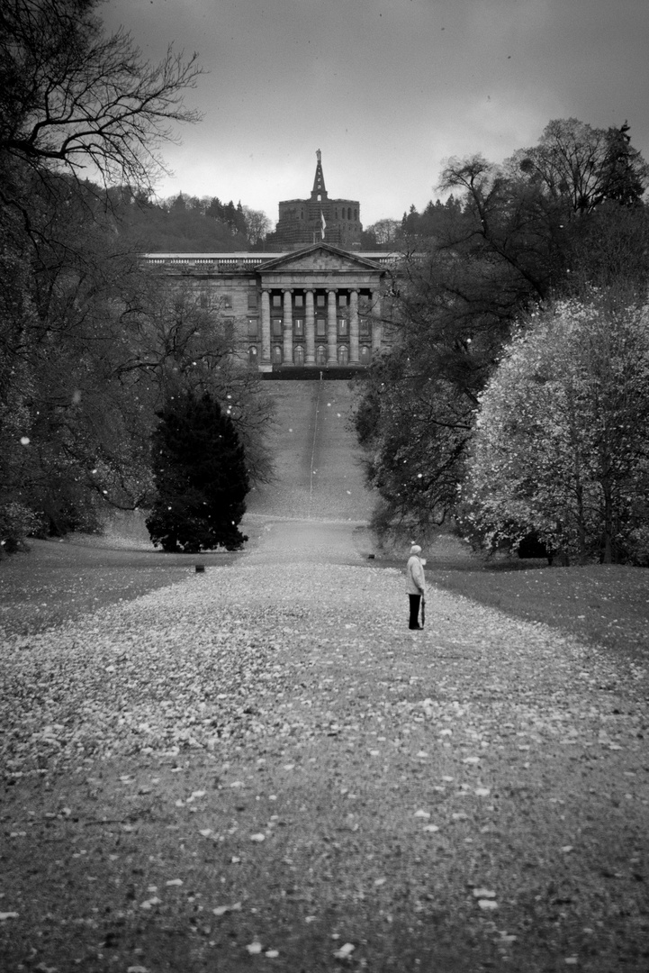 Schloß Wilhelmshöhe und Herkules an einem Herbsttag