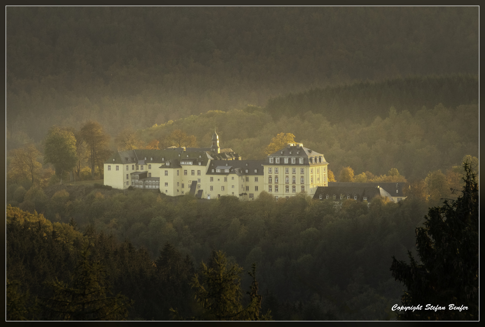 Schloß Wittgenstein im herbstlichen Abendlicht