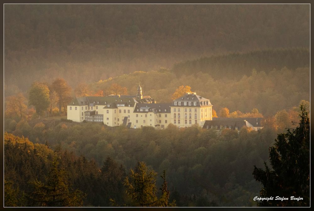 Schloß Wittgenstein im herbstlichen Abendlicht