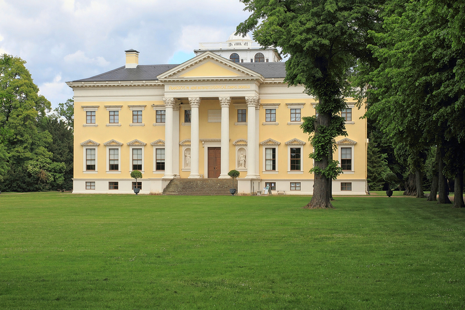 ...Schloß Wörlitz....