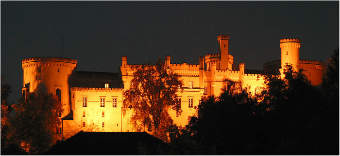 Schloss Wolfsberg bei Nacht