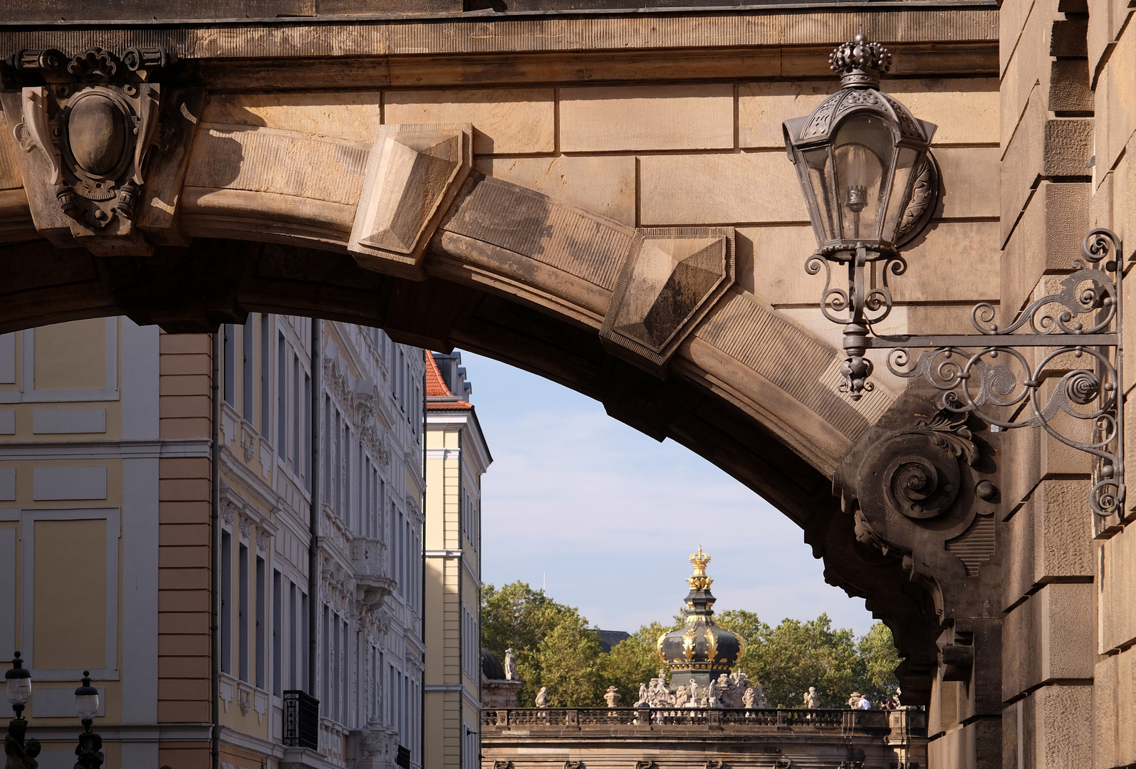 Schloß, Zwinger und "Taschenberg - Palais"...