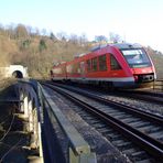 Schloßbergtunnel  und Viadukt in Arnsberg mit Regionalbahn Sauerlandexpess