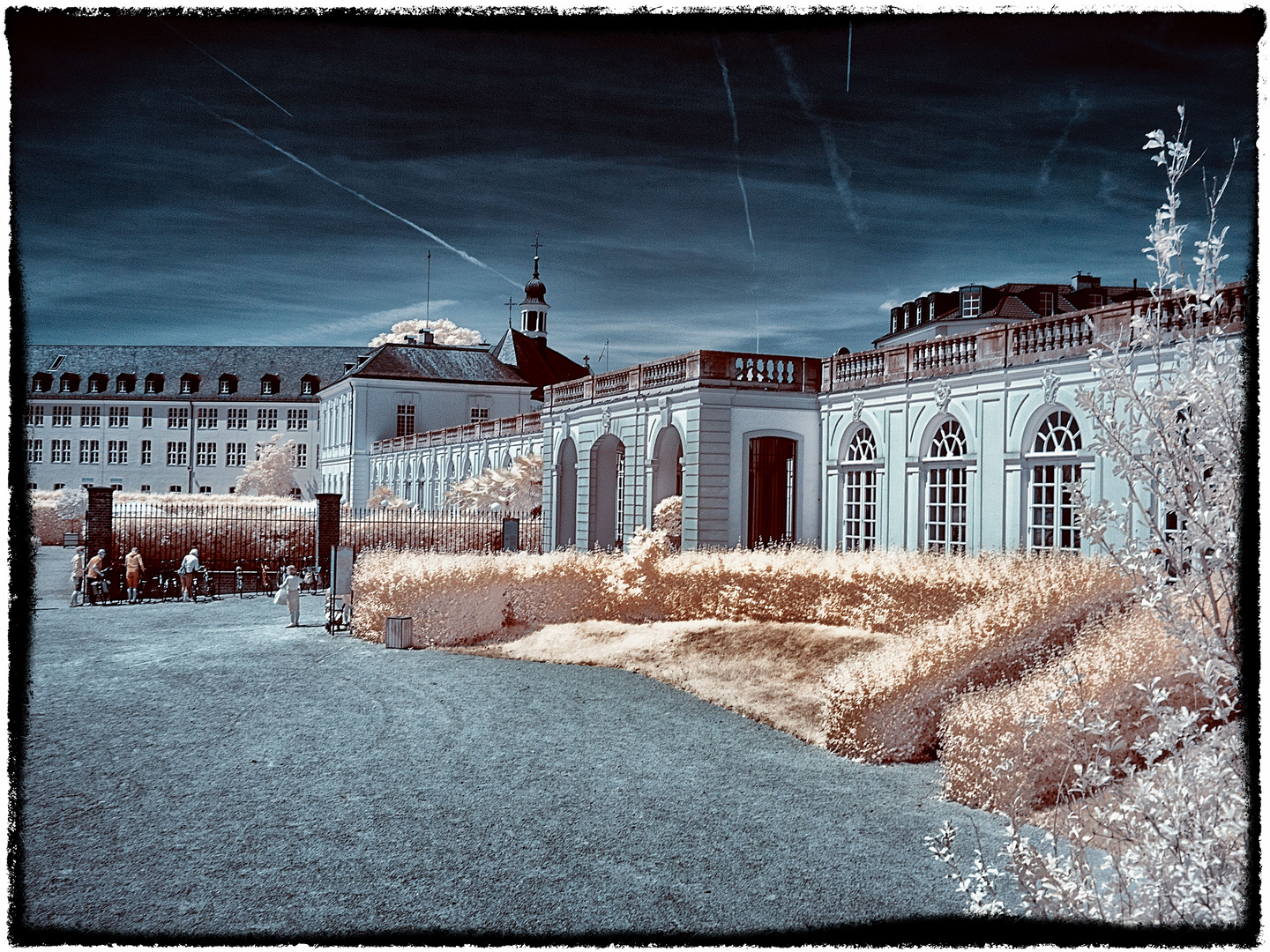 Schlossflügel Brühl - mit Blick zur  ° Sankt Maria von den Engeln ° Kirche