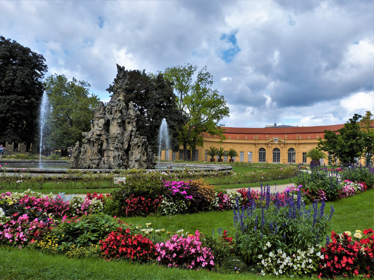 Schlossgarten - Hugenottenbrunnen - Orangerie